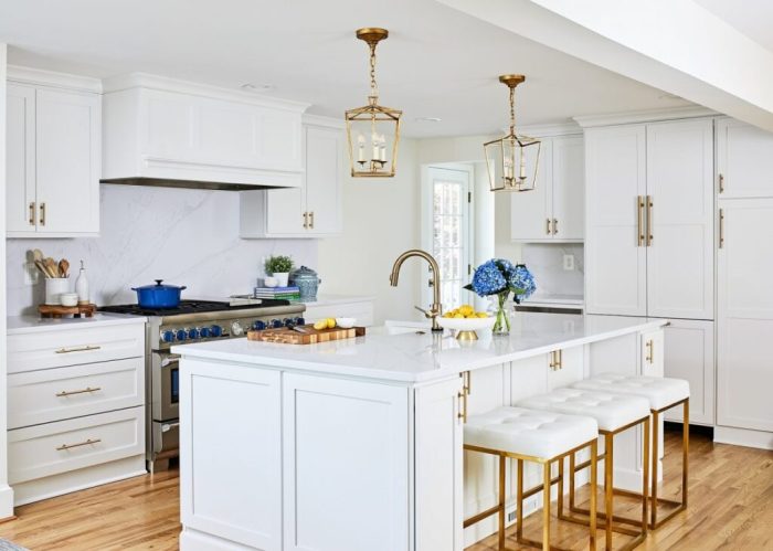 White and gold kitchen decor